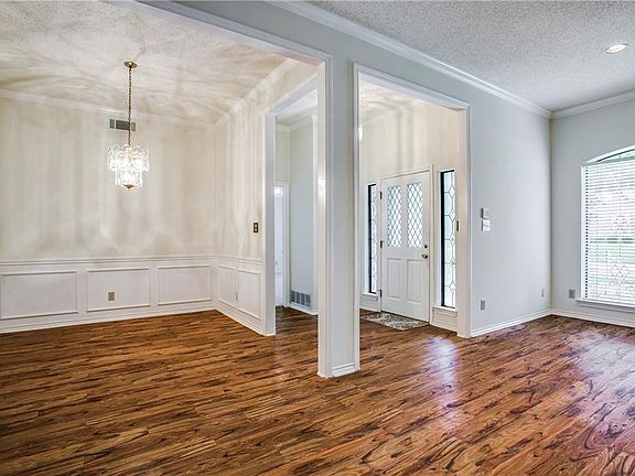 5th image of 6208 Bradley Ln