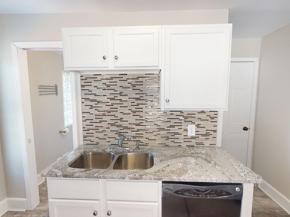 sink with tile backsplash & 24" dishwasher