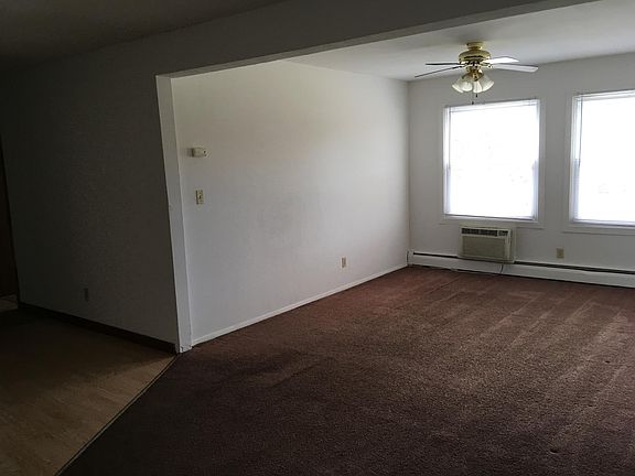 2nd image of 820 Kimberly Dr