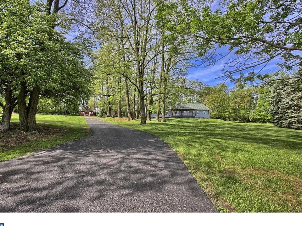 1st image of 410 Hillside Dr