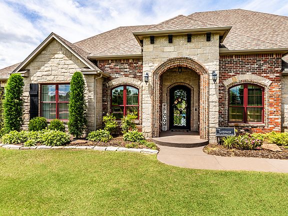 2nd image of 1801 Lohman Cir