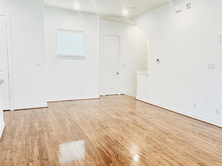 3846 Center St — Photo 21