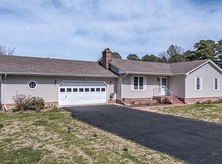 88 N Sioux Rd, Kilmarnock, VA 22482
