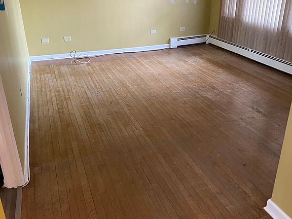 3rd image of 6050 N Melvina Ave APT 2