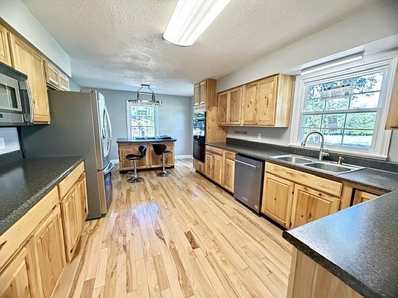 4th image of 1684 Fletcher Rd