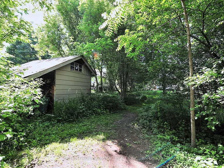 62 May Ave — Photo 47