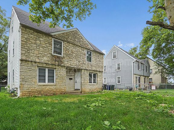 2nd image of 782 Whitethorne Ave
