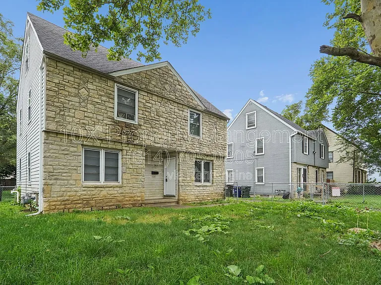 782 Whitethorne Ave — Photo 2