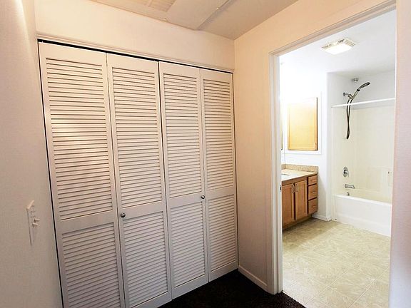 5th image of 4200 E Commerce Way Unit 1122