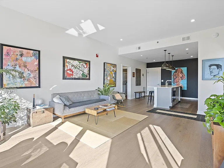 411 Fairpoint St #202 — Photo 11