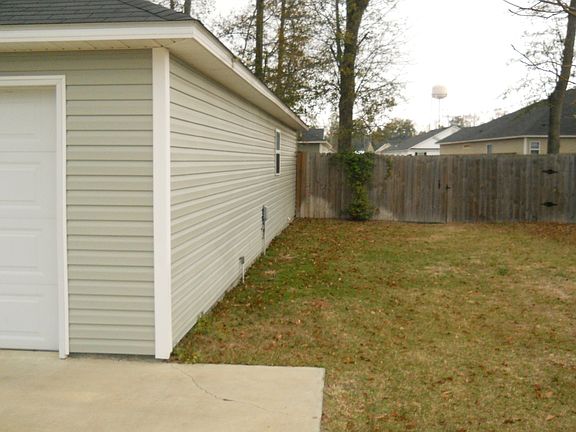 3rd image of 801 Kristen Ln