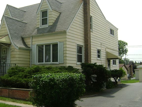 3rd image of 233 Village Dr