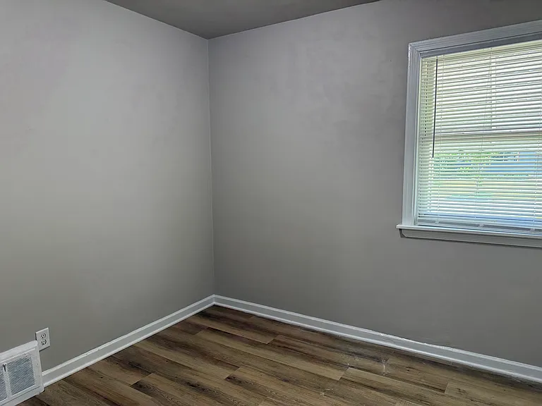 1240 Hickory Rd — Photo 10