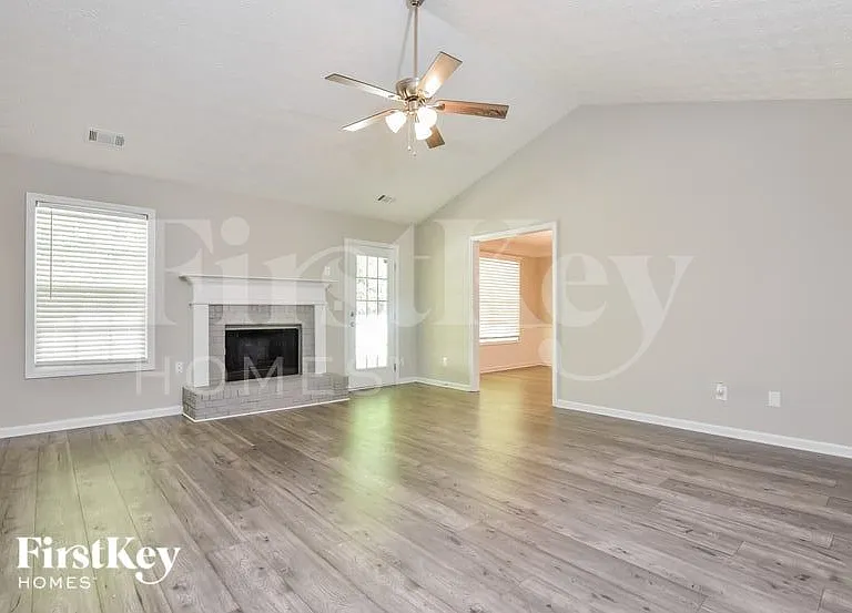 1517 River Song Way — Photo 2