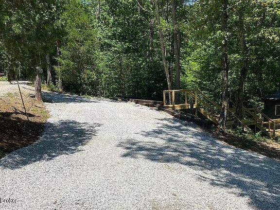 5th image of 307 Kaufman Rd