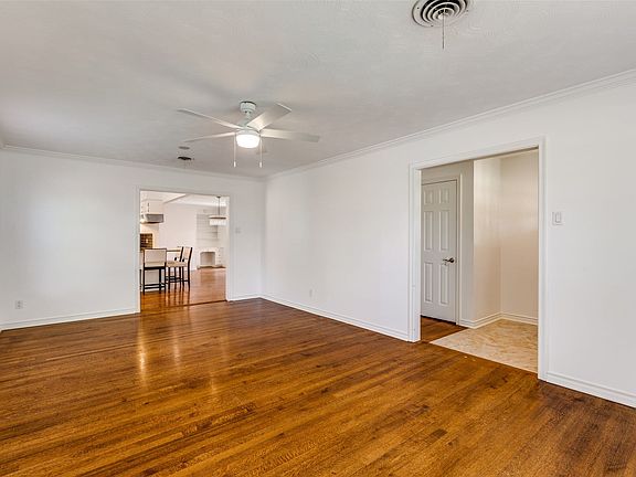 5th image of 9610 Livenshire Dr