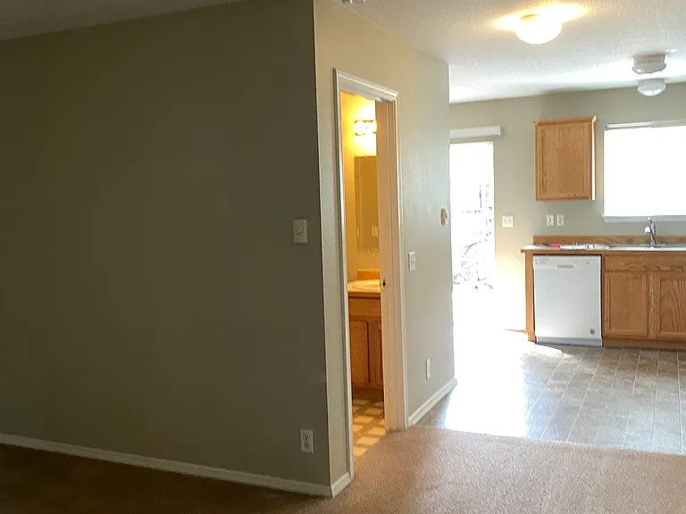 2125 NW Deschutes Pl #A — Photo 11