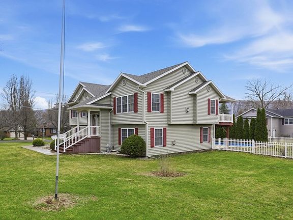 2nd image of 330 Hillcrest Dr