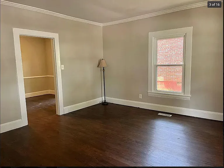 2154 Spencer St — Photo 3