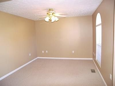 5th image of 934 Paxton Dr