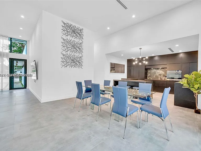 155 NW 51st St — Photo 10