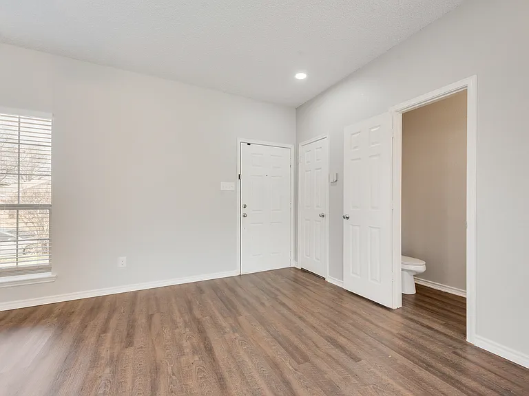 9406 Chimneywood Dr — Photo 4