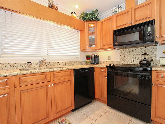 5th image of 4500 Gulf Shore Blvd N #1-111