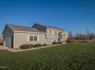 2420 Recluse Dr NE, Cedar Springs, MI 49319