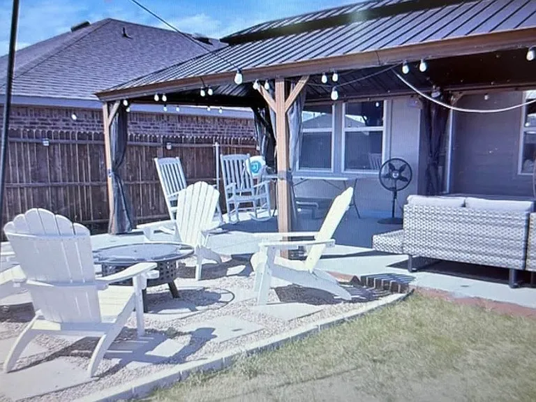 808 Glover Dr — Photo 3