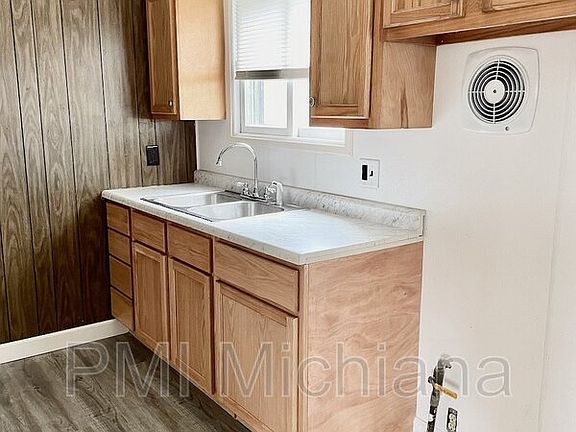 4th image of 4422 Huron Cir