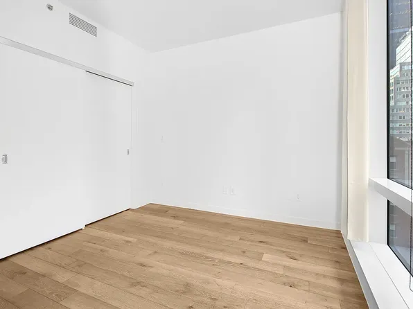 325 Lexington Avenue image 5 of 14