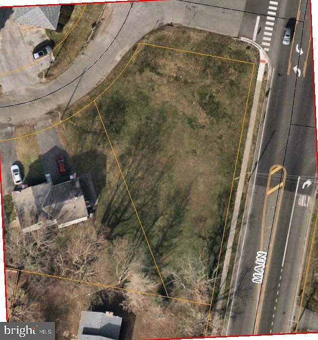 2nd image of 1479 S Maple Dr