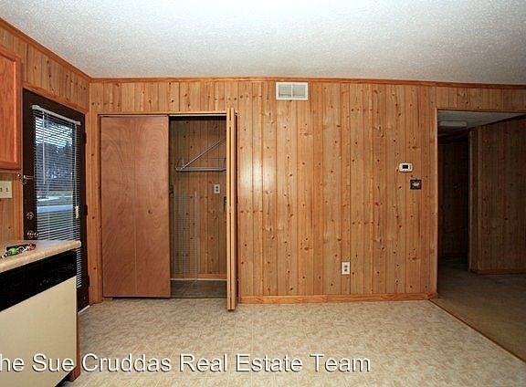 3rd image of 109 Ravenwood Dr APT B