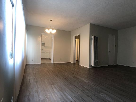 3rd image of 724 N Sweetzer Ave #1