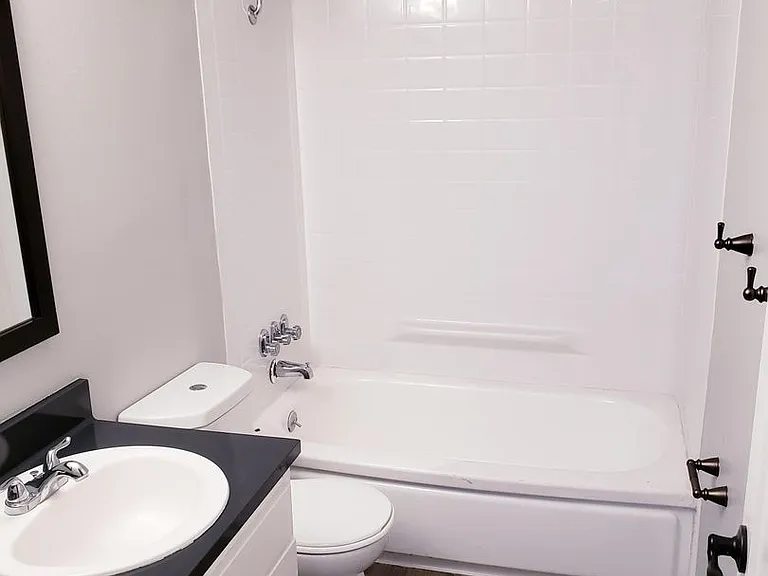 The Huntington Apartments — Photo 22