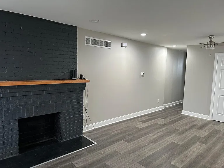 1488 E Fulton St — Photo 4