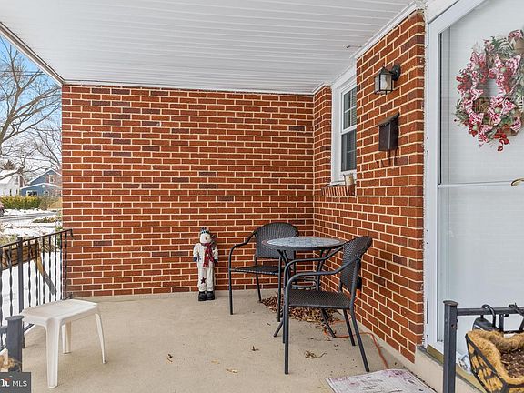 3rd image of 322 Beverly Pl