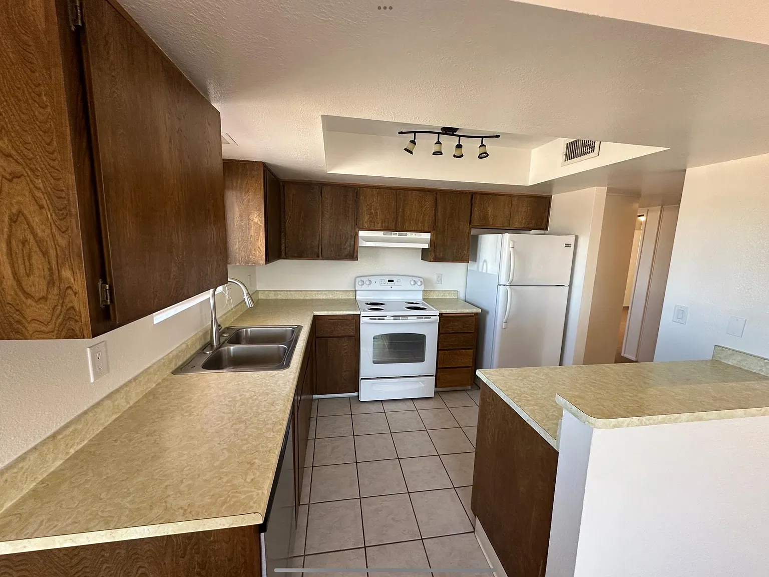 2 bed, 1176 sqft, $995 — Photo 2