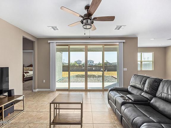 3rd image of 3235 N BROOKLYN Drive