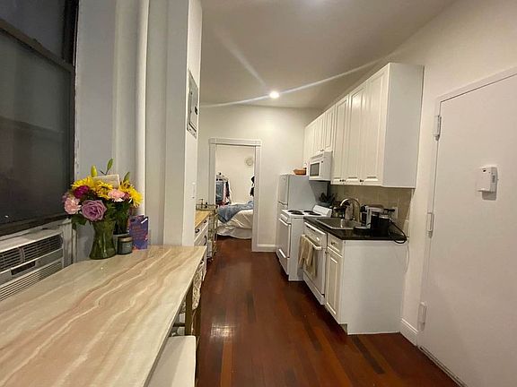 3rd image of 256 E 10th St #3P