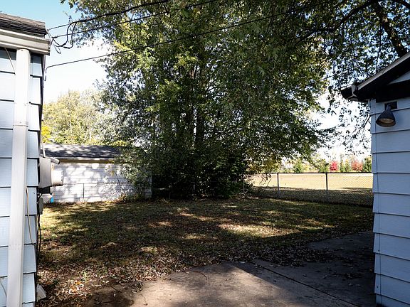4th image of 221 Melamad Ct