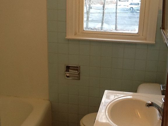 2nd image of 652 Lurie Ave