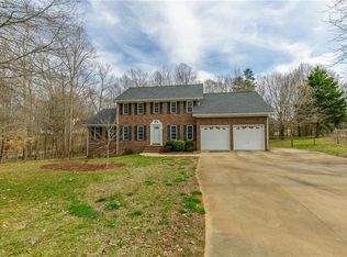 4200 Vista Knoll Dr, Burlington, NC 27215