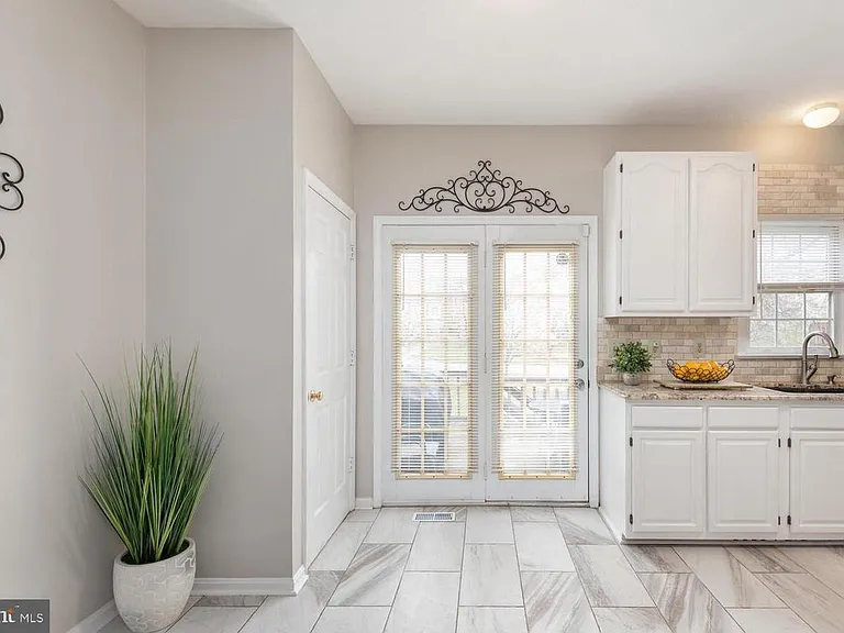 200 Barrie Pl — Photo 19