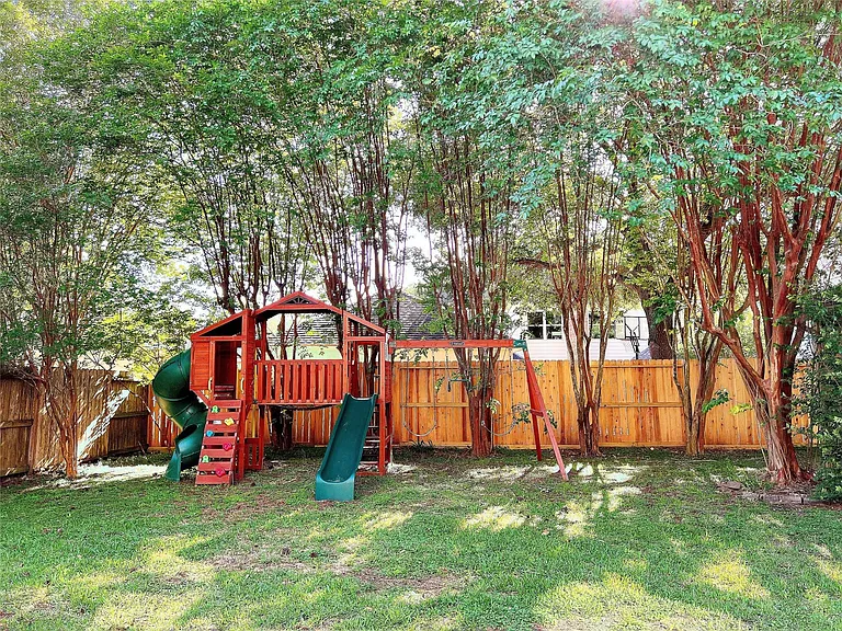 4007 N Beechwood Ct — Photo 9