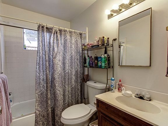 3rd image of 4075 Bismarck Dr