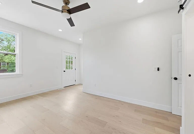 830-834 Oak St #830 OAK STREET — Photo 12