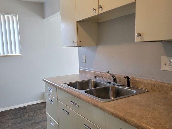 2nd image of 550-552 S Webster St #550-01