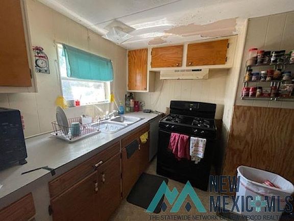 5th image of 216 Parker St