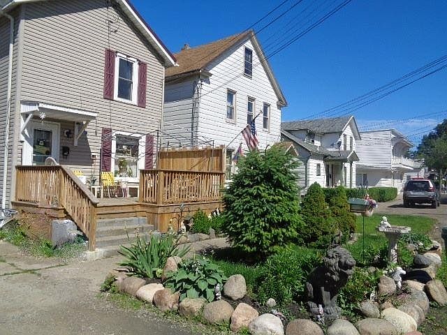 2nd image of 209 S Zebra St